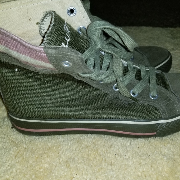 Shoes - Picture 3 of 4